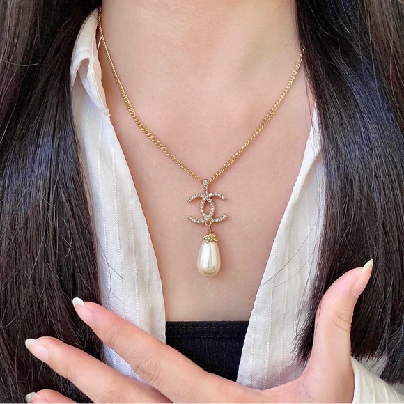 CHANEL Gold Necklace with Pearl Pendant - Picture 1 of 8